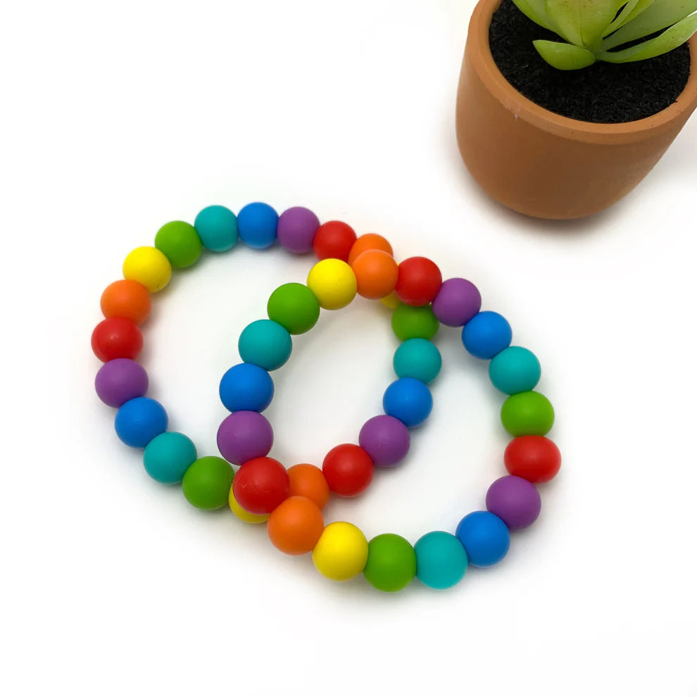 Sensory chew bracelet supporting focus